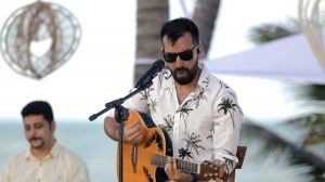Titi apresenta o show Como Um Rio