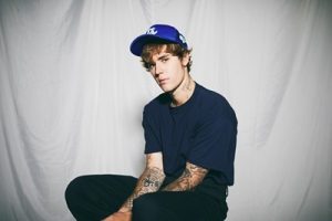 Justin Bieber faz apresentação surpresa em evento do Spotify
