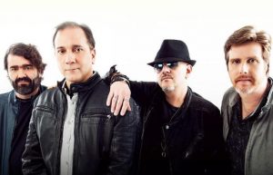 Biquini Cavadão celebra 36 anos de carreira com disco de platina duplo e prepara disco de inéditas