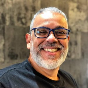Podcast desvenda o processo criativo de grandes nomes da música