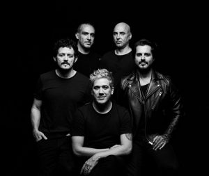 Jota Quest faz show durante intervalo na final do Campeonato Mineiro