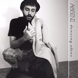 Assini lança o single “Dancing Alone”