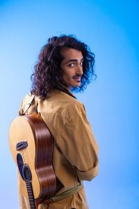 Cantor Juan realiza show online no Dia dos Namorados