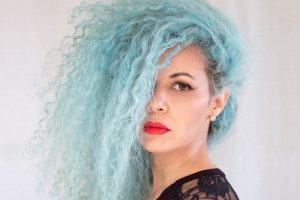 Jully lança Distopia