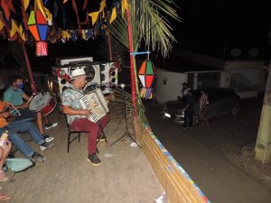 Caminhão-palco espalha forró pelas ruas da cidade pernambucana de Jaqueira