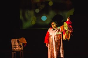 Atriz  Vanéssia Gomes lança  livro sobre trajetória cênica