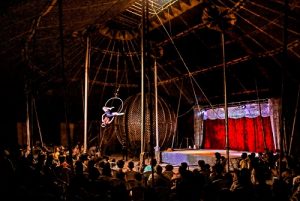 Vila das Artes faz lançamento de livro de fotografias circenses