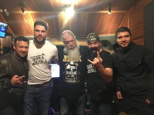 Dona Mag anuncia single com vocalista das Velhas Virgens