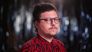 Jova apresenta nova fase artística em terceiro EP