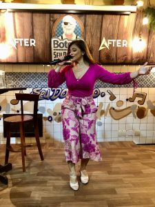 Kátia Cilene é atração das quartas-feiras no Boteco Seu Domingo