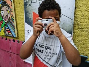 Crianças do Pirambu lançam livro de fotografia