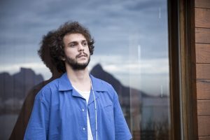 Theo Bial lança o álbum ‘Vertigem’