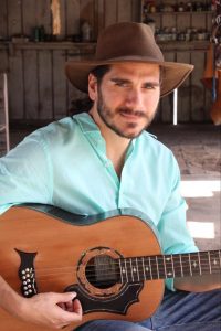 Gabriel Sater realiza show na Fenacce neste domingo