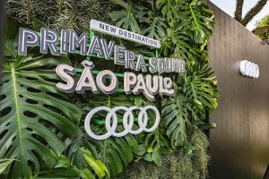 Audi faz ativação no Festival Primavera Sound São Paulo com ‘Águas do Rio Tietê’ e campanha inédita com Jovem Dionísio
