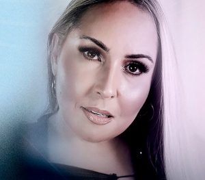 Giselle Café lança “Jeito Sacana”