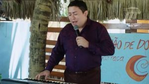 Humorista Titela na Tela Quente, da TV Globo