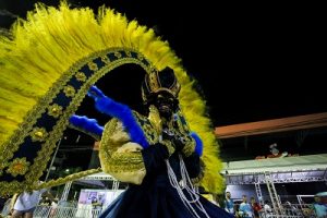 Cortejo na Praia de Iracema celebra o Dia do Maracatu em Fortaleza