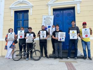 Músicos de Fortaleza realizaram manifestação no Paço Municipal