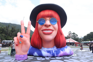 Estátua inflável de Rita Lee no 10º Festival Rock The Montain