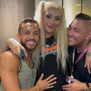 Pabllo Vittar “abençoa” união de influencer cearense durante show no Navio da Xuxa