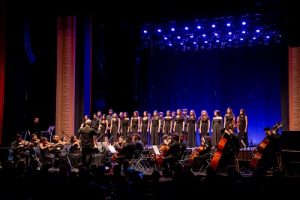 Orquestra Jacques Klein, Coral Vozes de Iracema e Solistas celebram a magia do cinema no Teatro RioMar Fortaleza