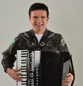 Waldonys anuncia remake do clipe de “Sonho de Ícaro” em gravação com a Esquadrilha da Fumaça