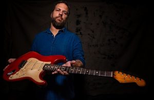 Felipe Cazaux lança single  com participação de Nayra Costa