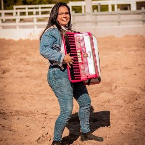 Karollzinha Sanfoneira lança ‘Encaixa Minha Senha’