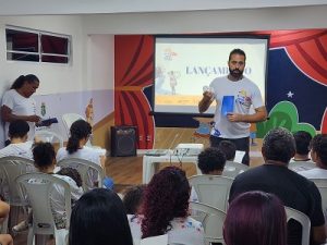 Crianças do Pirambu lançam fotolivro e exposição com o projeto “O Rio Que Traz – Ser Criança na Beira da Vida”