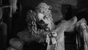 Lady Gaga lança videoclipe com direção de Tim Burton