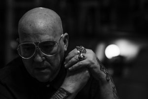 Museu da Fotografia Fortaleza recebe lançamento do livro Sexo e Funeral, do escritor Diógenes Moura