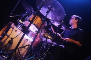 André Benedecti celebra 15 anos de carreira e lança disco com show no projeto Jazz em Cena