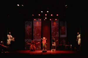 Espetáculo “Camarim 6825: uma superversão de Roda Viva” no Teatro  Carlos Câmara
