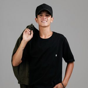 Xandinho Vaqueiro lança álbum “Relembrando as Raízes” e reforça identidade no forró de vaquejada