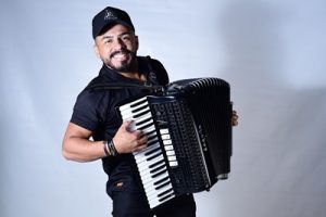 Alan Matias lança single “Sabonete” com foco no período carnavalesco
