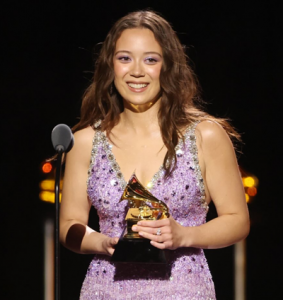 Laufey vence Grammy de Melhor Álbum Vocal de Pop Tradicional em 2026