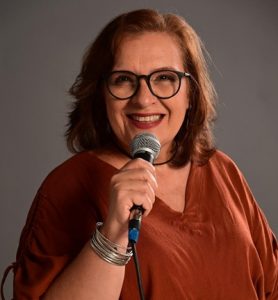 Joana Angélica faz show especial no Banco do Nordeste Cultural, celebrando as canções do cearense Paulo César Oliveira