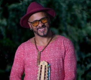 Marcos Catarina homenageia Vander Lee com show no Teatro Chico Anysio