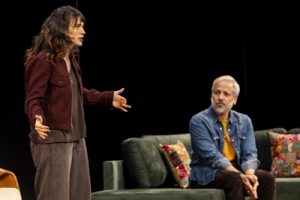 Espetáculo Job, com Bianca Bin e Edson Fieschi, no Teatro Brasil Tropical