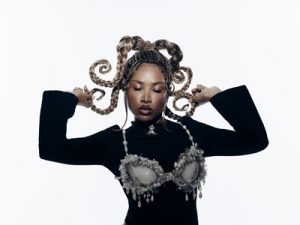 Ebony apresenta em Fortaleza o espetáculo de “KM2 (De Luxo)”