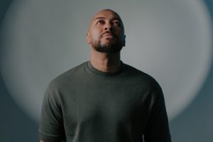 Ton Carfi lança “Um Novo Dia” e apresenta nova versão de canção internacional marcada por influência do worship americano