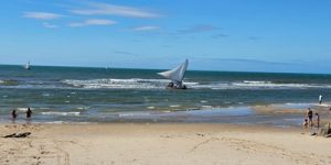 Regata da Caponga segue até domingo com shows e competições