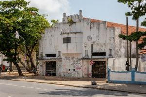 Coletivo CineRuaPE promove sessão de cinema pela reabertura do Cine Olinda