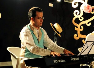 DENEIL LARANJEIRA LANÇA CD EM FORTALEZA