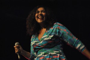 LORENA NUNES PRESTA TRIBUTO A ELIS REGINA