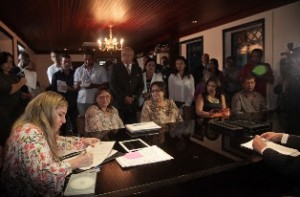 PREFEITA ASSINA OFICIALMENTE DECRETOS DE PROTEÇÃO DE BENS HISTÓRICOS