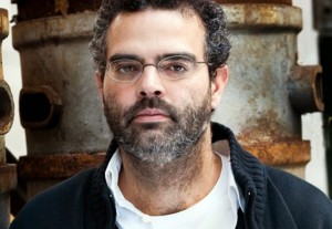 O escritor Gonçalo M. Tavares ministra curso na Vila das Artes