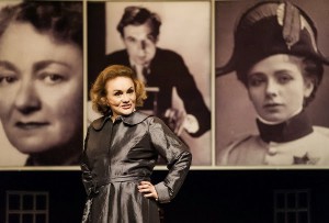 Espetáculo Cheia de Garbo em cartaz no Teatro Dragão do Mar