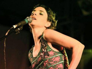Paula Tesser faz show de lançamento do álbum Valha no Dragão do Mar