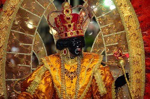 Dia de Maracatu anima o Natal da Praça dos Estressados